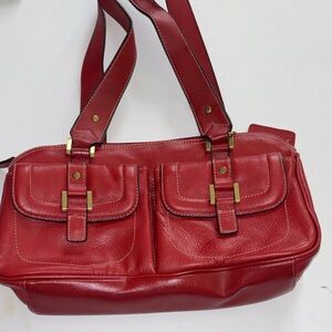 RED LEATHER SHOULDER BAG 2 POCKETS ON ONE SIDE AND ONE ZIP POCKET ON OTHER SIDE